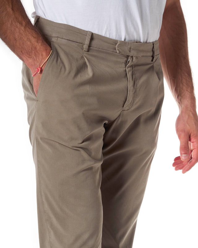 Pantaloni pinces color verde