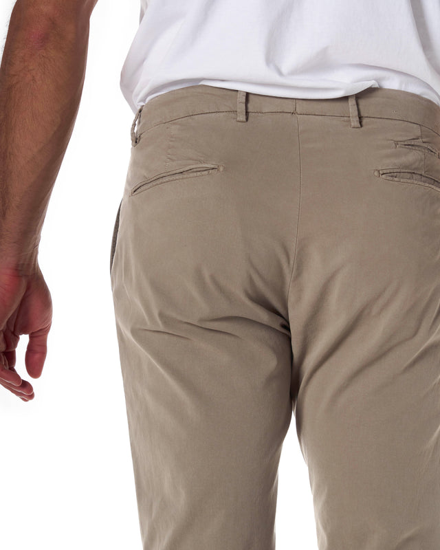 Pantaloni pinces color verde