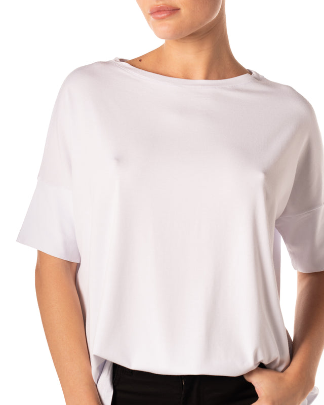 t-shirt over colore bianco