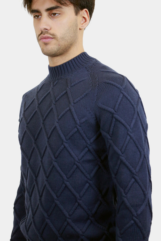 MAGLIA GIROCOLLO CON ROMBI 3D