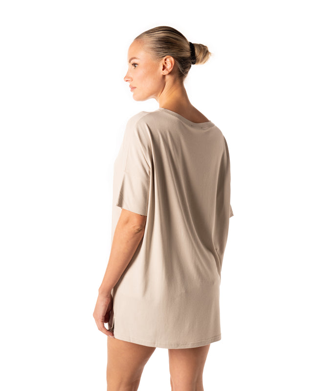 t-shirt over colore beige